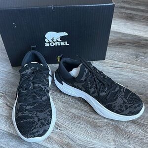 NWT Sorel shoes Explorer blitz size 7 black camouflage athletic in box